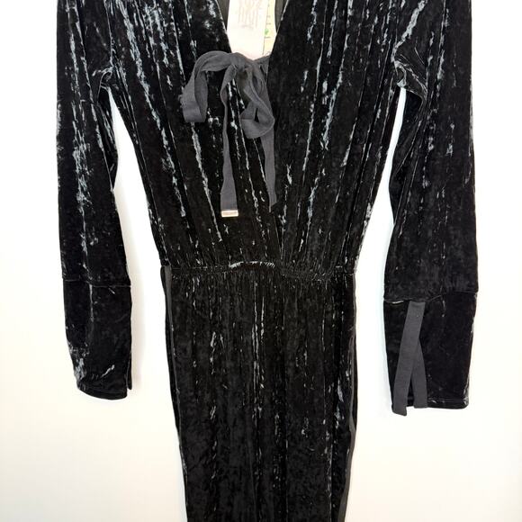 Free People We Are HAH Jump On It Velvet Jumpsuit In Black Size Large New - Picture 5 of 16